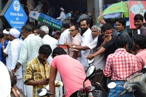 Line up outside Indian bank after demonetization of 500 and 1000 rupee notes in November 2016.