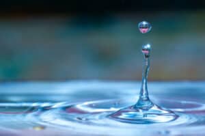 Stunning dancing water droplet that helps us to recognize God